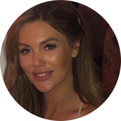 Sara, Stylist